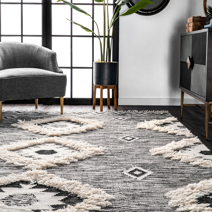 Moroccan Lattice Rug with Fringe Design in Black