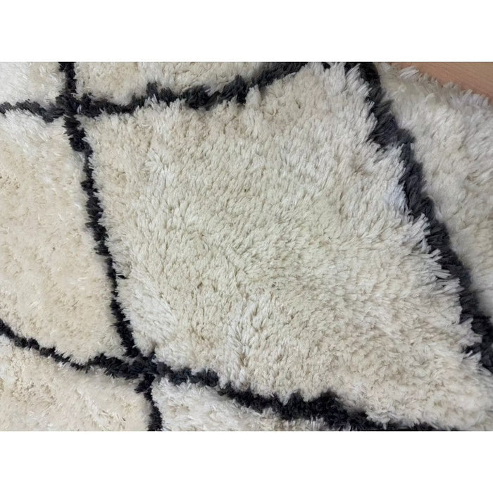 Morocco 2491 Super-Plush Moroccan Berber Diamond Hand-Made Super-Soft Fine Yarn Polyester Boho Shaggy Ivory/Black Rug