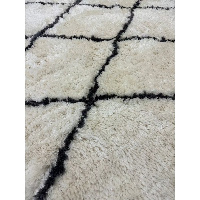 Morocco 2491 Super-Plush Moroccan Berber Diamond Hand-Made Super-Soft Fine Yarn Polyester Boho Shaggy Ivory/Black Rug