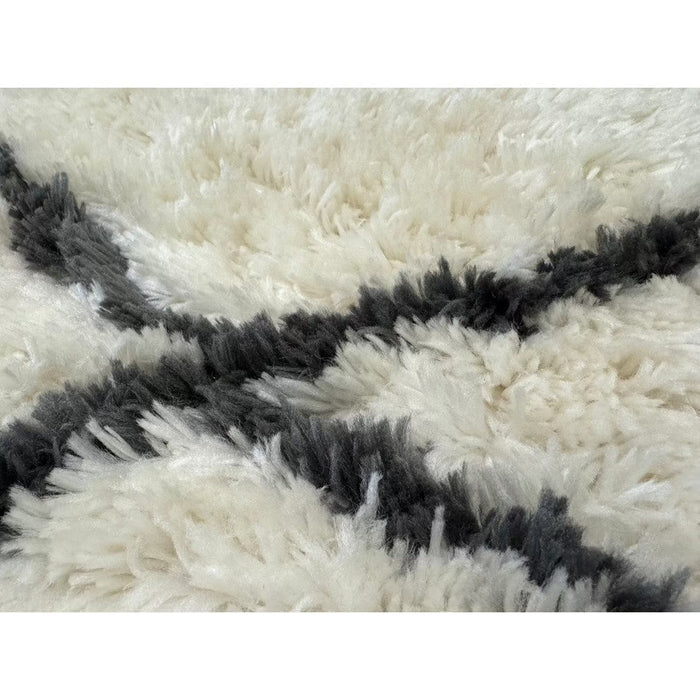 Morocco 2491 Super-Plush Moroccan Berber Diamond Hand-Made Super-Soft Fine Yarn Polyester Boho Shaggy Ivory/Black Rug