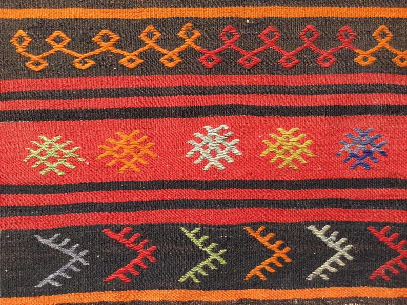 Tappeto Kilim vintage a righe arancioni, 115 cm x 76 cm, tessuto a mano