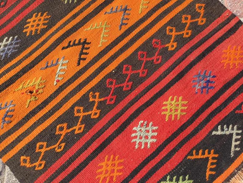 Tappeto Kilim vintage a righe arancioni, 115 cm x 76 cm, tessuto a mano