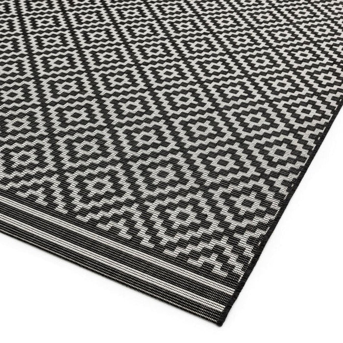 Patio PAT12 Diamond Mono Modern Geometric Durable Stain-Resistant Weatherproof Flatweave In-Outdoor Black/White Rug