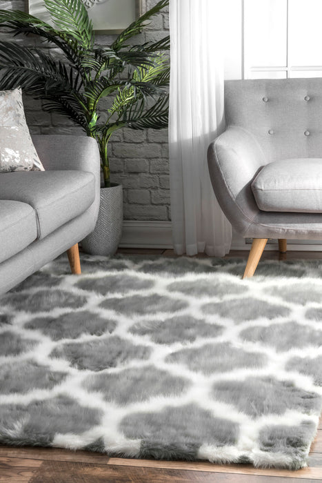 Plush Grey Faux Fur Trellis Area Rug 120x180 cm
