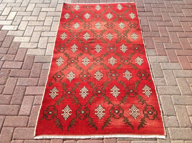 Rood handgeknoopt Turks geometrisch vloerkleed 190 x 101 cm