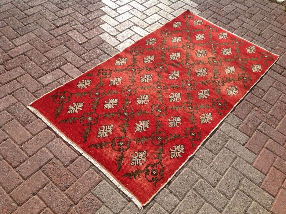 Rood handgeknoopt Turks geometrisch vloerkleed 190 x 101 cm