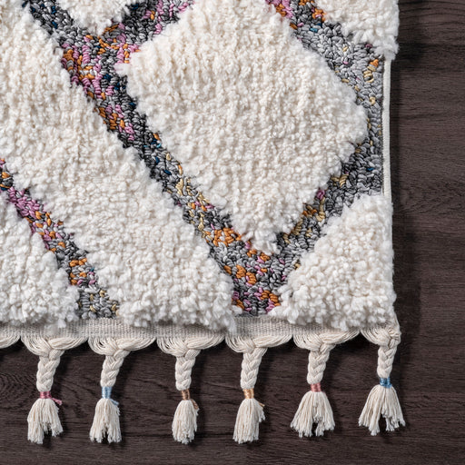 Ruffled Ivory Shag Rug With Tassels And Durable Design