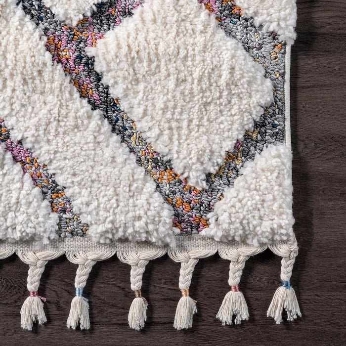 Ruffled Ivory Shag Rug With Tassels And Durable Design