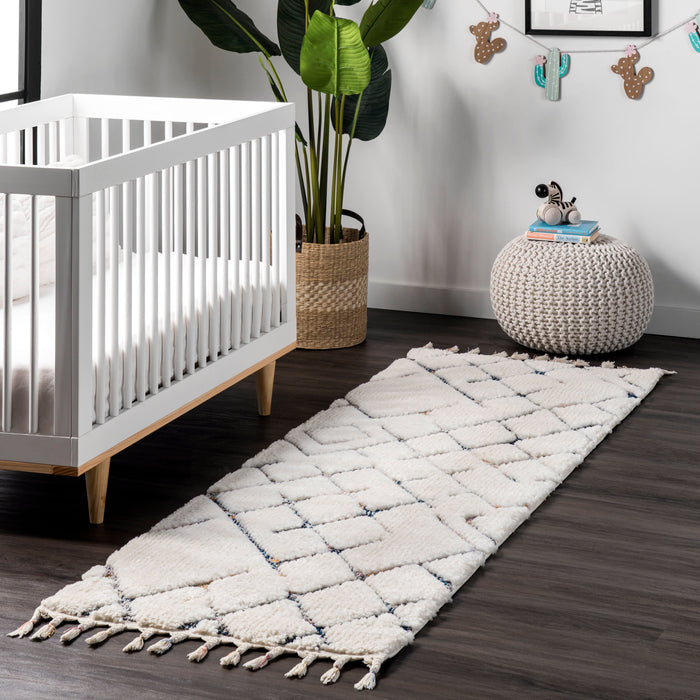 Ruffled Ivory Shag Rug With Tassels And Durable Design