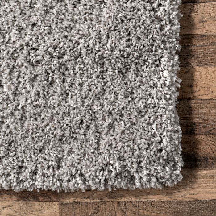 Shaggy Silver Area Rug for Comfort and Style