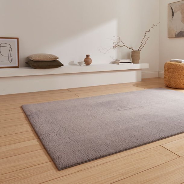 Snug Dark Grey Rug