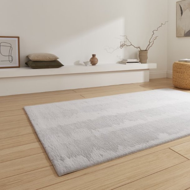 Snug Light Grey Rug