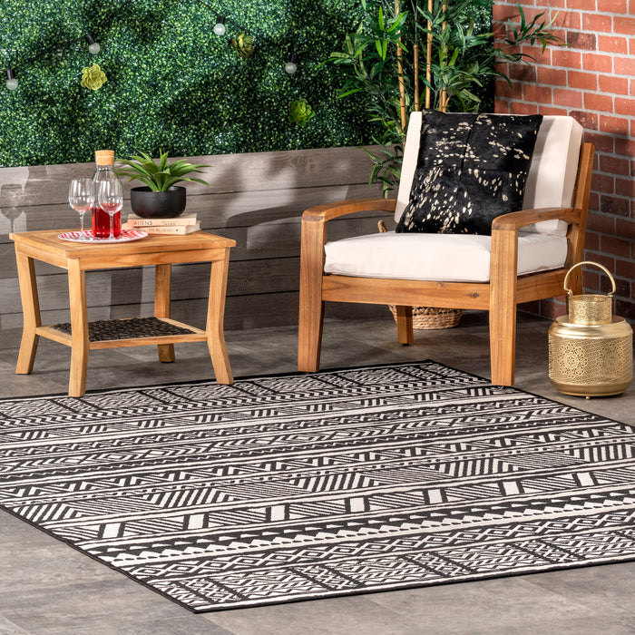 Striped Indoor Outdoor Area Rug 152x244 cm Black