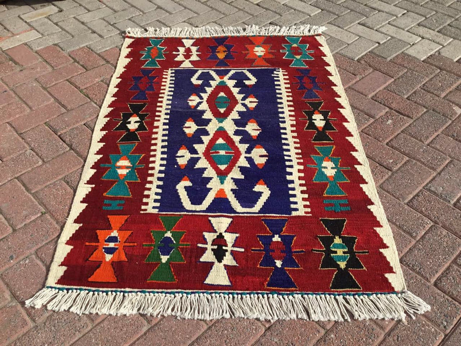 Turkkilainen Kilim-matto 137 cm x 96 cm Käsinkudottu Vintage