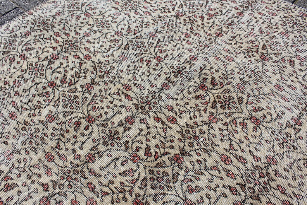 Turkish Vintage Rug 174Cm X 270Cm Hand-Knotted Design