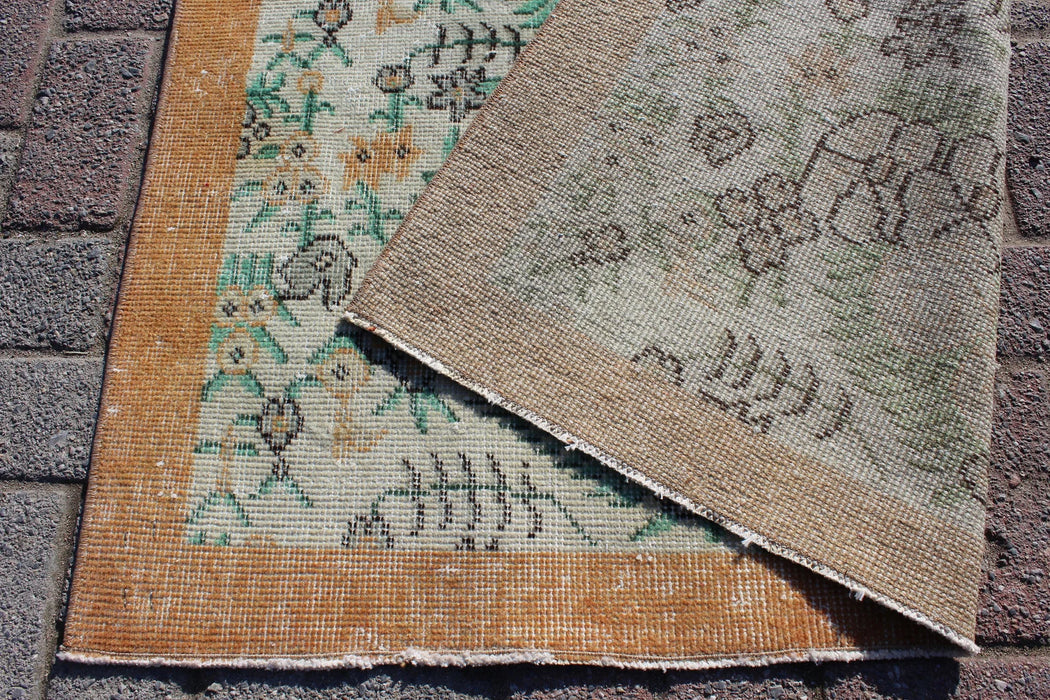 Vintage 107x195 cm Distressed Area Rug #147