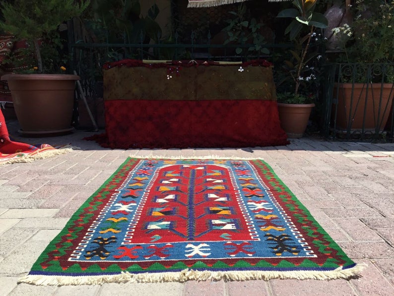 Vintage Blue Red Kilim -matto 137cm x 87cm Käsintehty kalkkuna