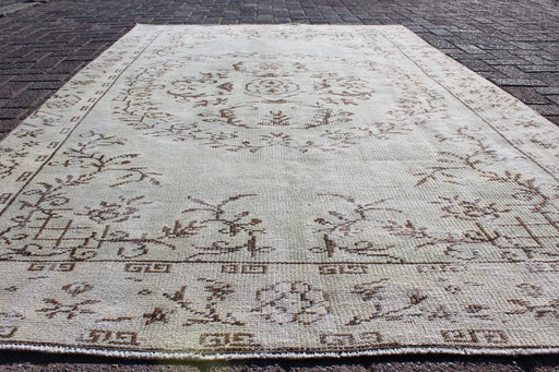 Vintage Hand Knotted Anatolian Area Rug 146 x 239 cm
