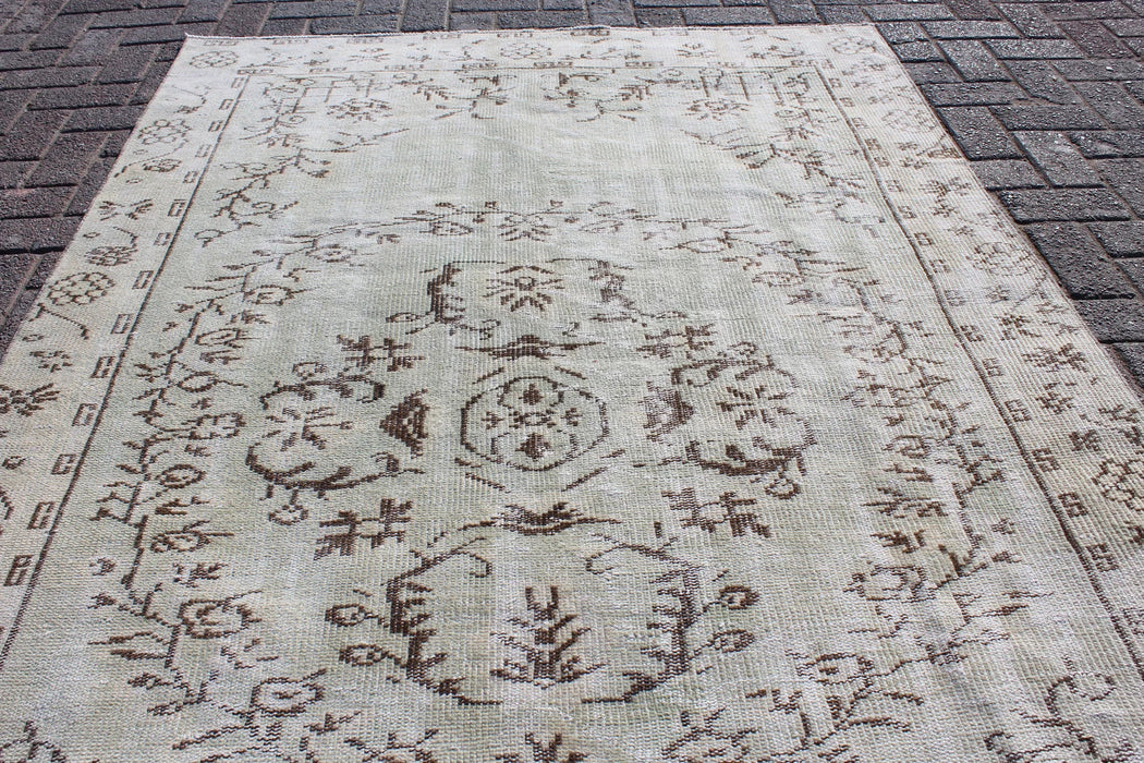 Vintage Hand Knotted Anatolian Area Rug 146 x 239 cm
