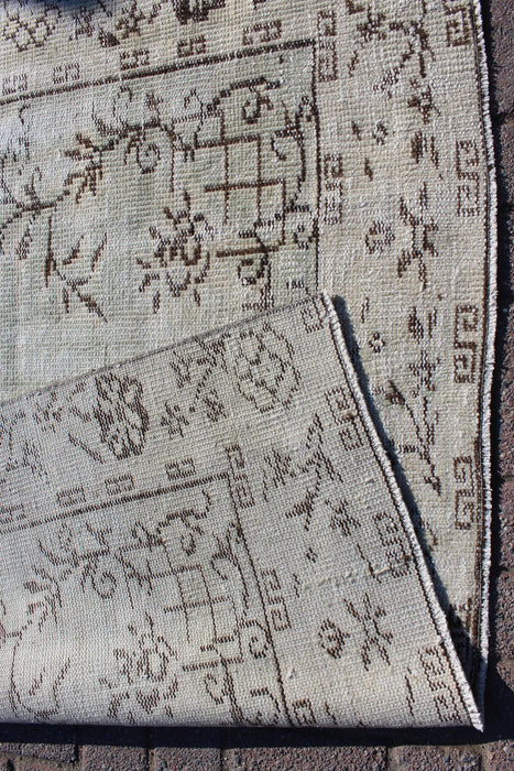 Vintage Hand Knotted Anatolian Area Rug 146 x 239 cm