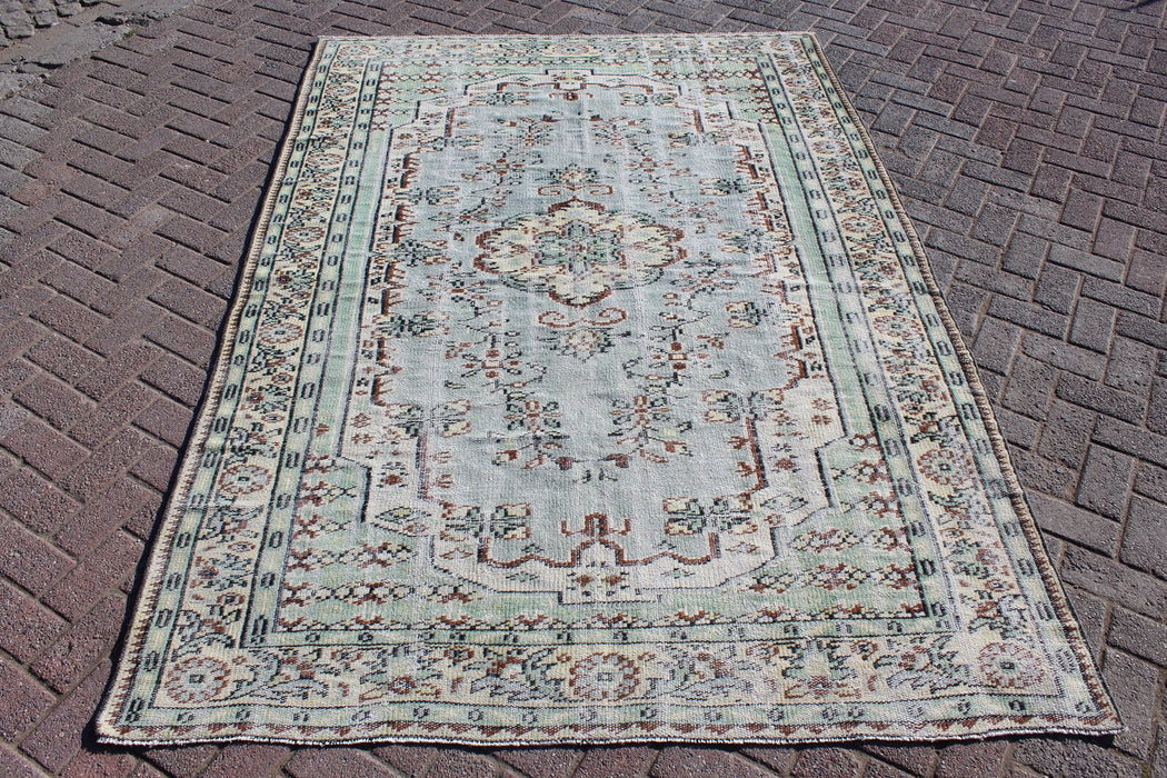 Vintage Hand Knotted Anatolian Area Rug 177 x 256 cm
