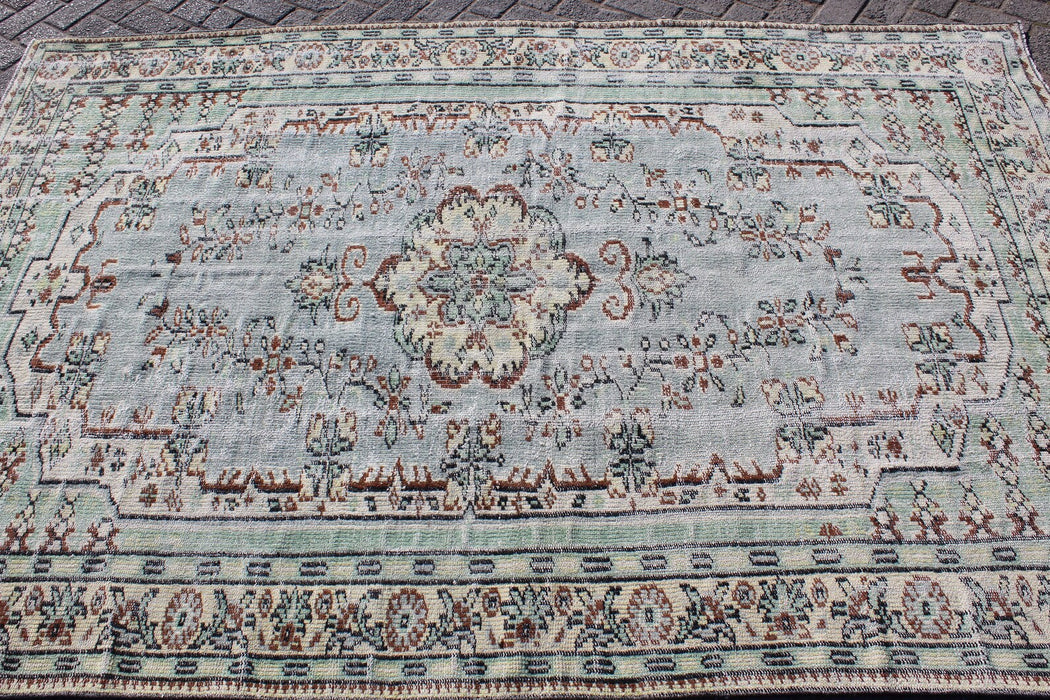 Vintage Hand Knotted Anatolian Area Rug 177 x 256 cm