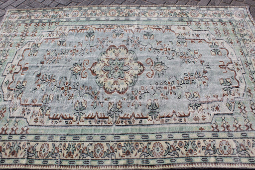 Vintage Hand Knotted Anatolian Area Rug 177 x 256 cm