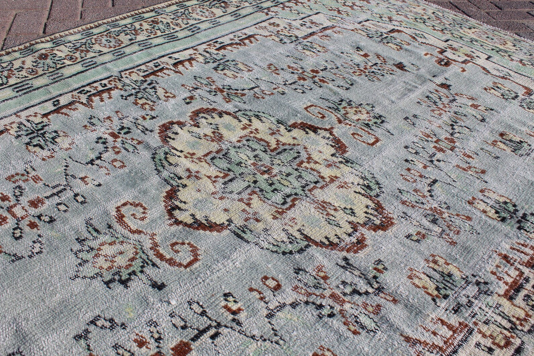 Vintage Hand Knotted Anatolian Area Rug 177 x 256 cm