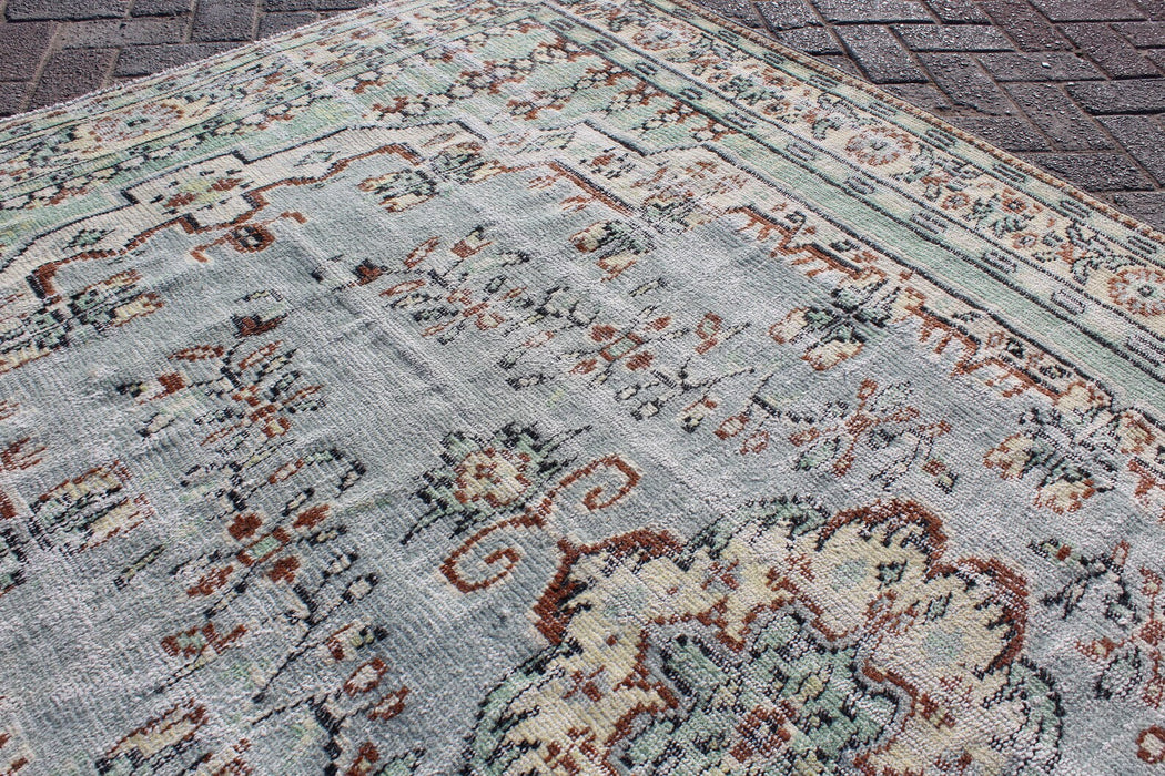 Vintage Hand Knotted Anatolian Area Rug 177 x 256 cm