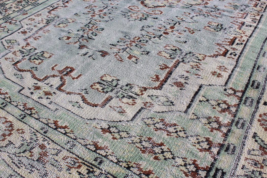 Vintage Hand Knotted Anatolian Area Rug 177 x 256 cm