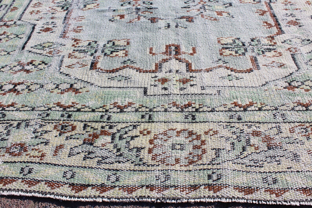 Vintage Hand Knotted Anatolian Area Rug 177 x 256 cm