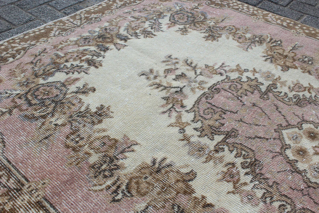 Vintage käsinsolmittu Anatolian juoksumatto 124cm x 213cm