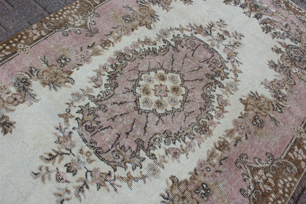 Vintage käsinsolmittu Anatolian juoksumatto 124cm x 213cm