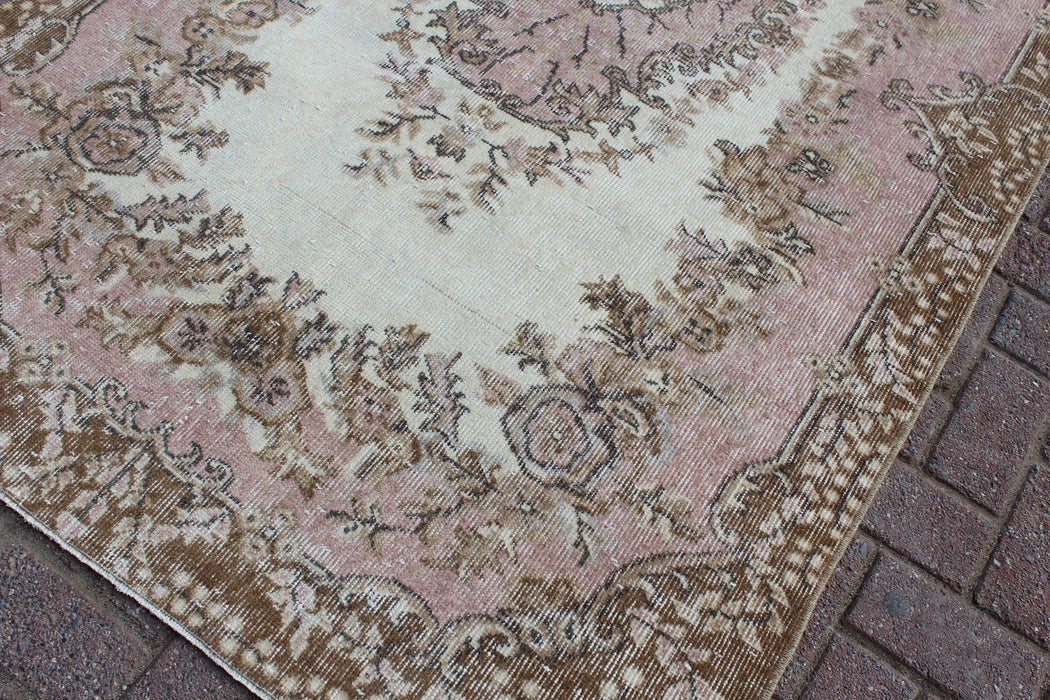 Vintage käsinsolmittu Anatolian juoksumatto 124cm x 213cm