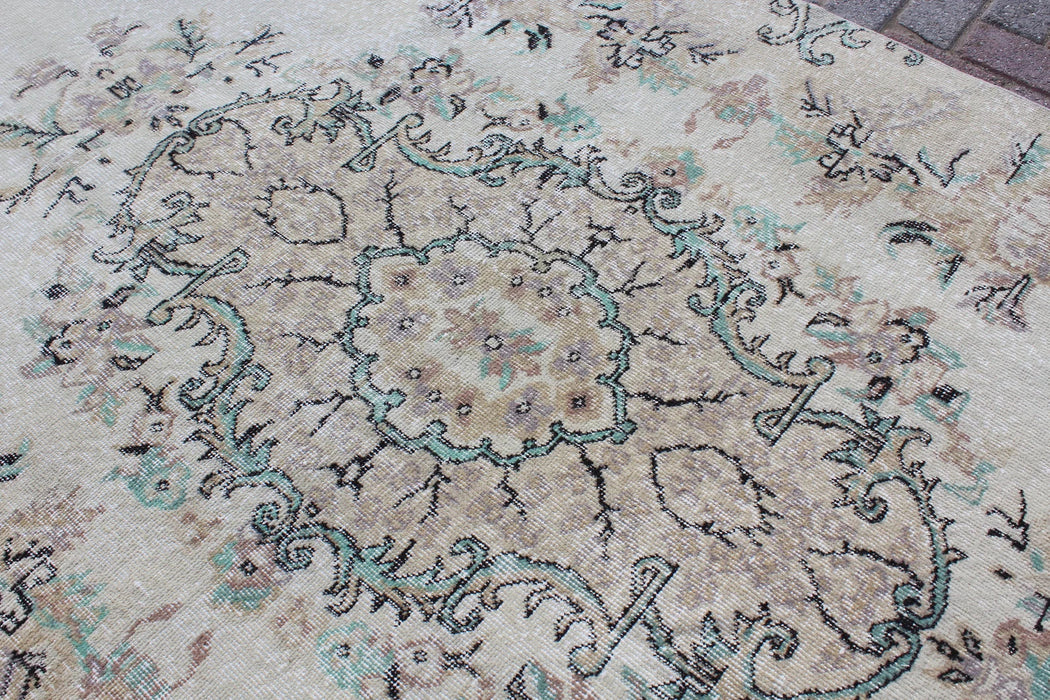 Vintage käsinsolmittu Anatolian juoksumatto 226x254 cm