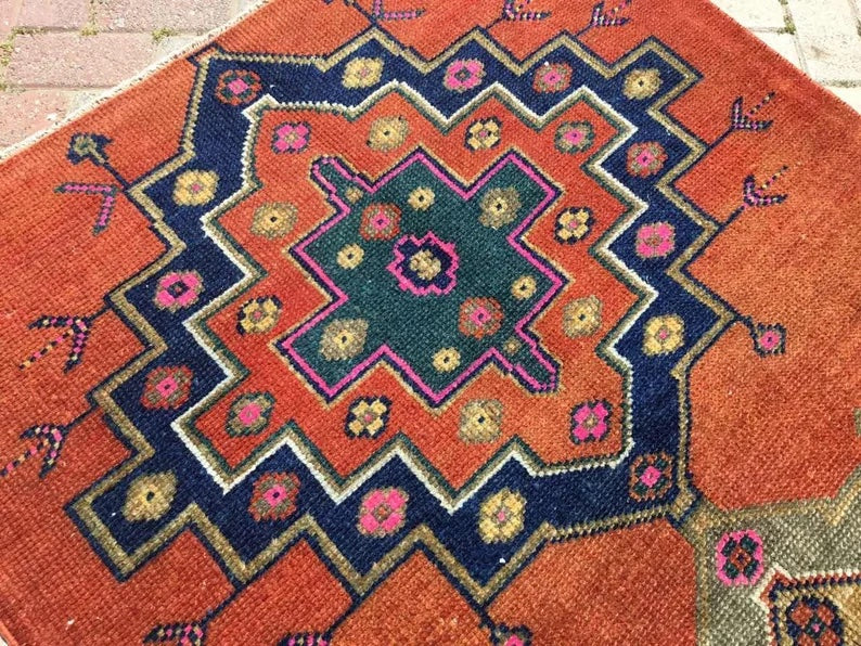 Vintage Hand Knotted Anatolian Tribal Area Rug 176 x 118 cm
