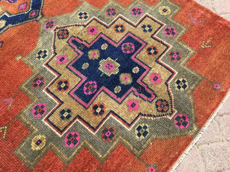 Vintage Hand Knotted Anatolian Tribal Area Rug 176 x 118 cm