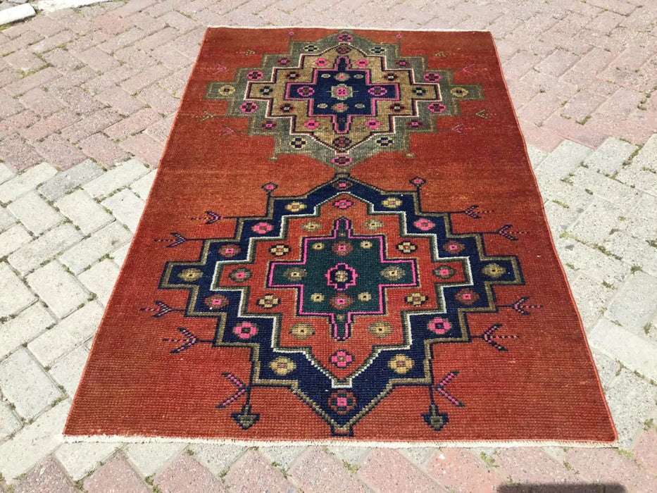 Vintage Hand Knotted Anatolian Tribal Area Rug 176 x 118 cm