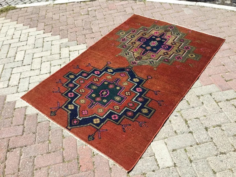 Vintage Hand Knotted Anatolian Tribal Area Rug 176 x 118 cm