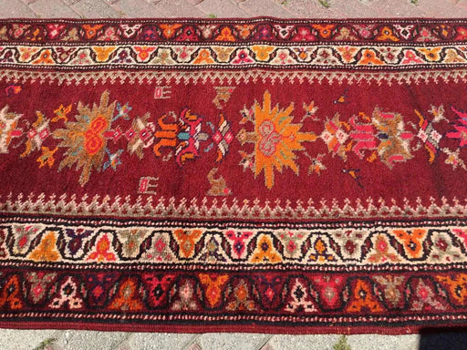 Vintage käsinsolmittu aluematto 367 cm x 94 cm