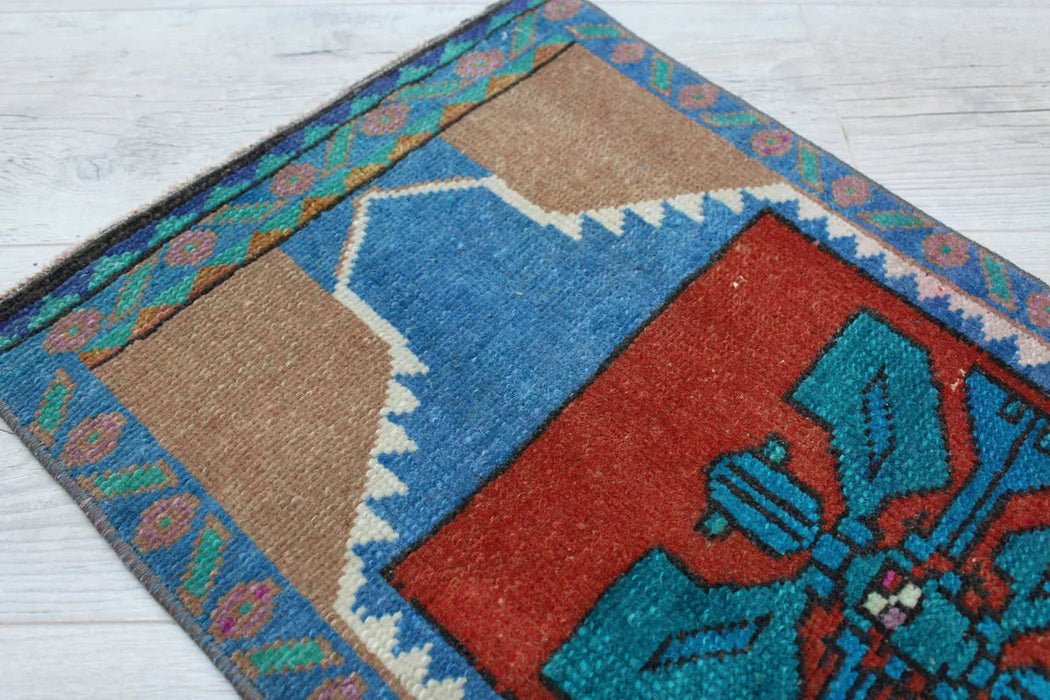 Vintage Hand-Knotted Mini Rug 39cm x 77cm Isparta Turkey