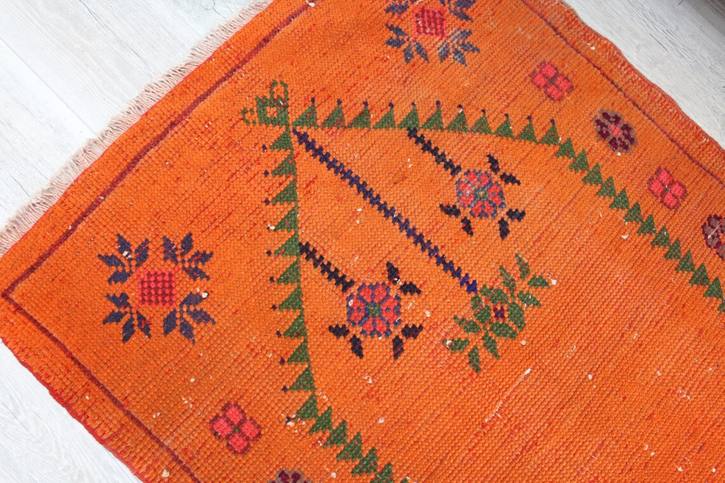 Vintage handgeknoopt oranje wollen vloerkleed 87 x 124 cm