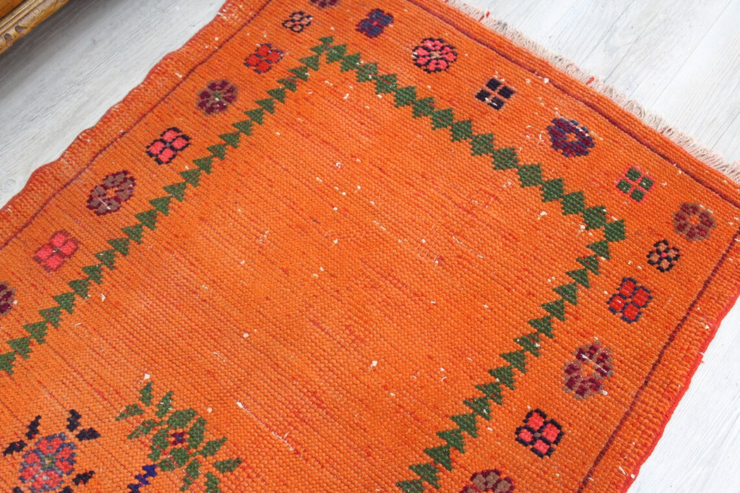 Vintage handgeknoopt oranje wollen vloerkleed 87 x 124 cm