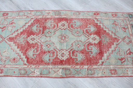 Vintage käsinsolmittu matto 71cm x 160cm Isparta Turkey