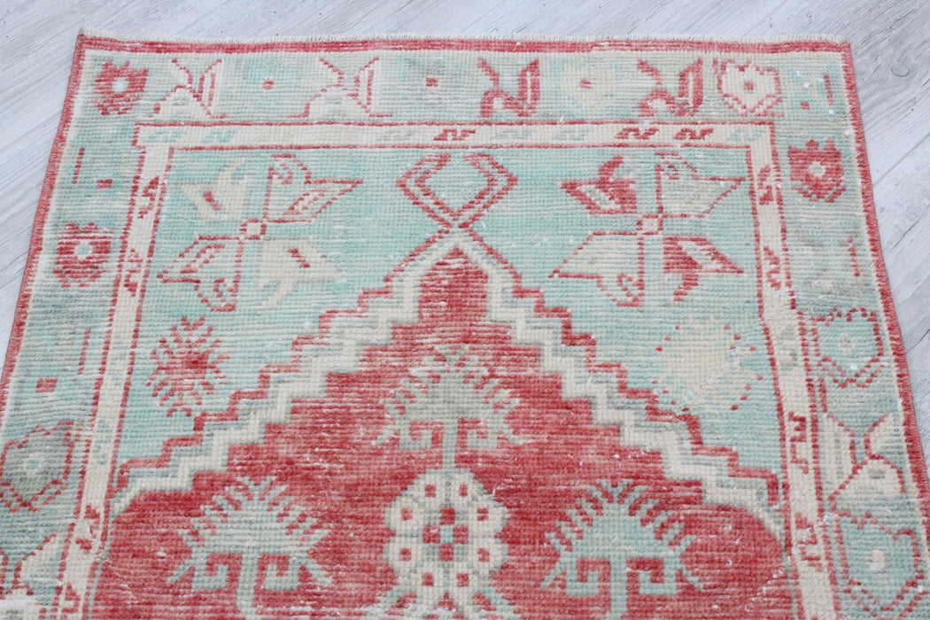 Tappeto vintage annodato a mano 71 cm x 160 cm Isparta Turchia