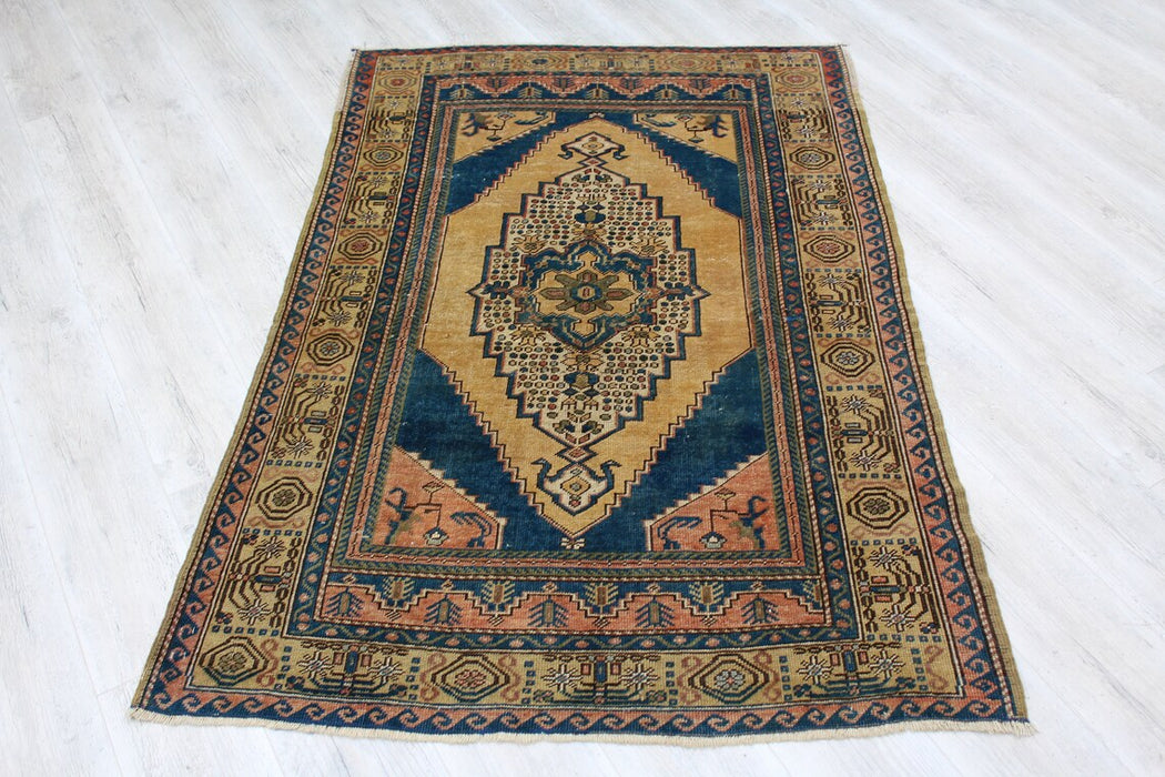 Vintage käsinsolmittu turkkilainen matto 119cm x 170cm #492