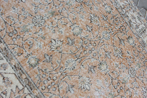 Vintage Hand-Knotted Turkish Rug 122x134 cm #447