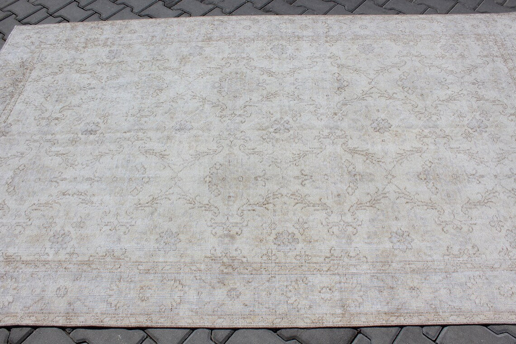 Vintage Hand-Knotted Turkish Rug 161cm x 270cm