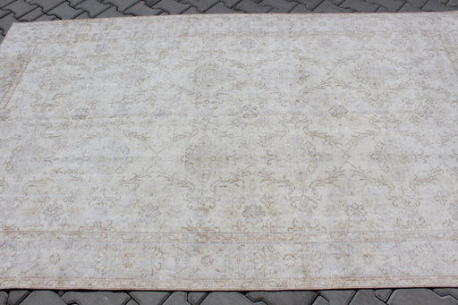 Vintage Hand-Knotted Turkish Rug 161cm x 270cm