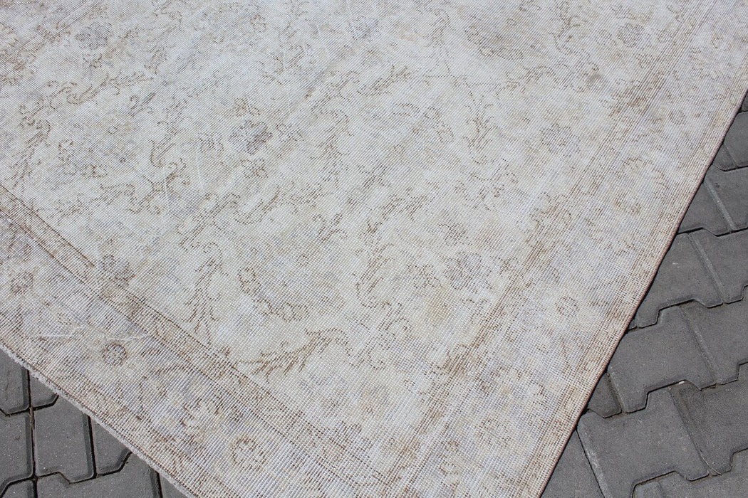 Vintage Hand-Knotted Turkish Rug 161cm x 270cm